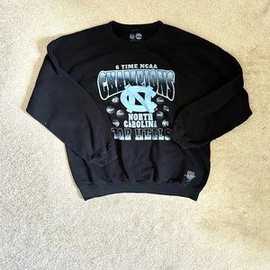 NCAA University of North Carolina Men's Basketball Crewneck Sweatshirt: SIze M